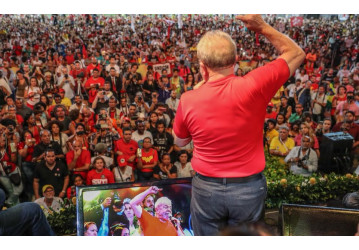 Lula: 'Se for preso, falarei pela voz de vocês e andarei pelas pernas de vocês'