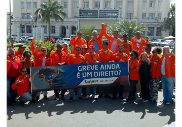 No Dia Nacional de Luta em Defesa da Petrobrás, Sindipetro Bahia realiza ato nas ruas e recebe apoio da sociedade