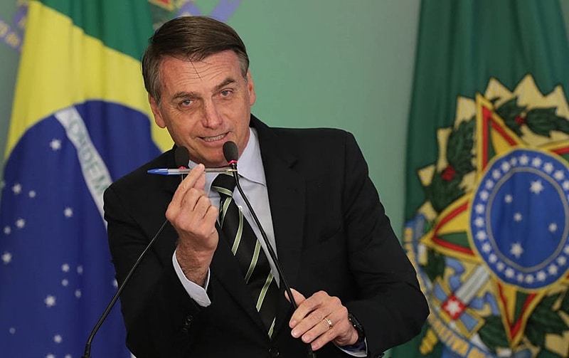 Após reduzir 60% dos recursos da Farmácia Popular, Bolsonaro corta metade da verba para tratamento do câncer