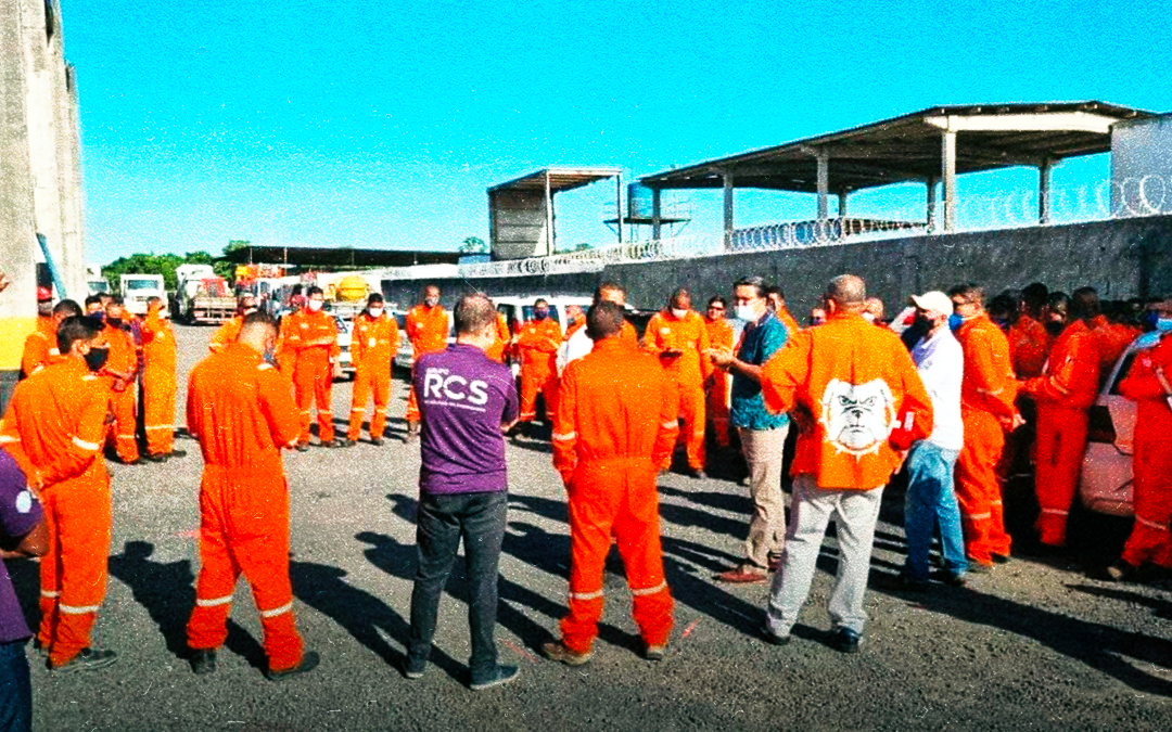 RCS obriga os trabalhadores a lavar o fardamento industrial em casa