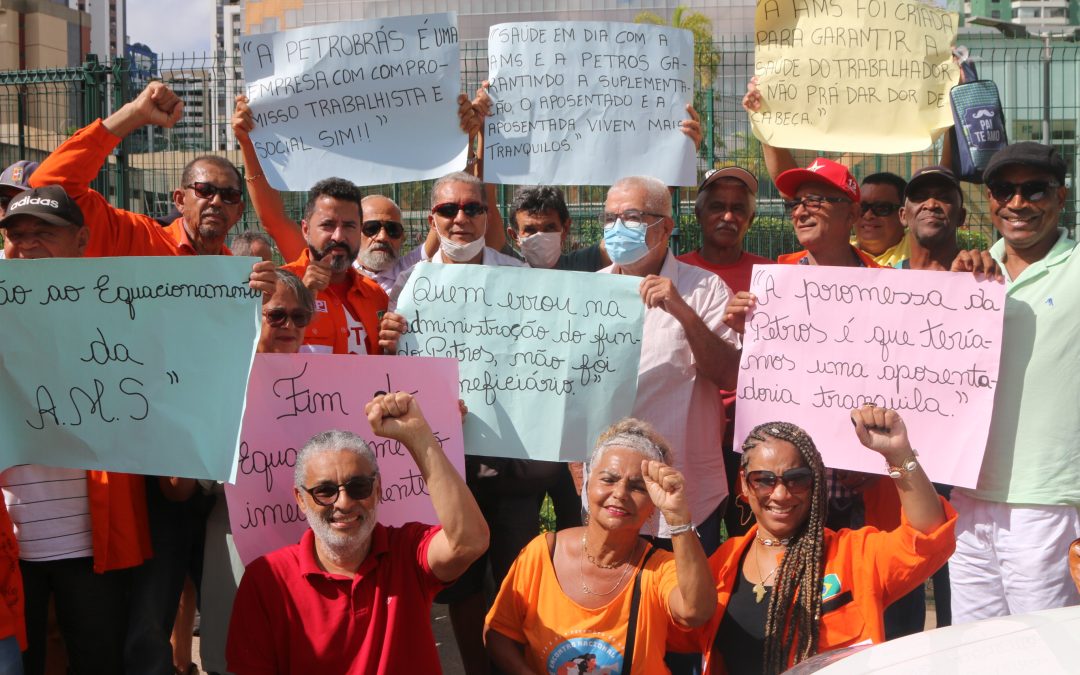 Em protesto, centenas de petroleiros pedem a reabertura da sede da Petrobrás na Bahia e a suspensão do equacionamento da Petros