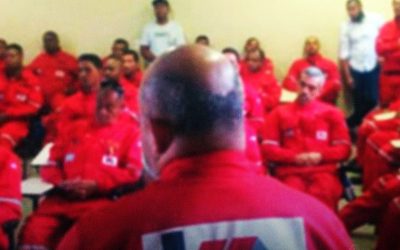 Trabalhadores da empresa SNA participam de assembleia, na segunda (19), para tratar sobre o primeiro ACT