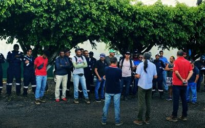 Sem avanço nas negociações, trabalhadores da Pecom entram no terceiro dia de greve