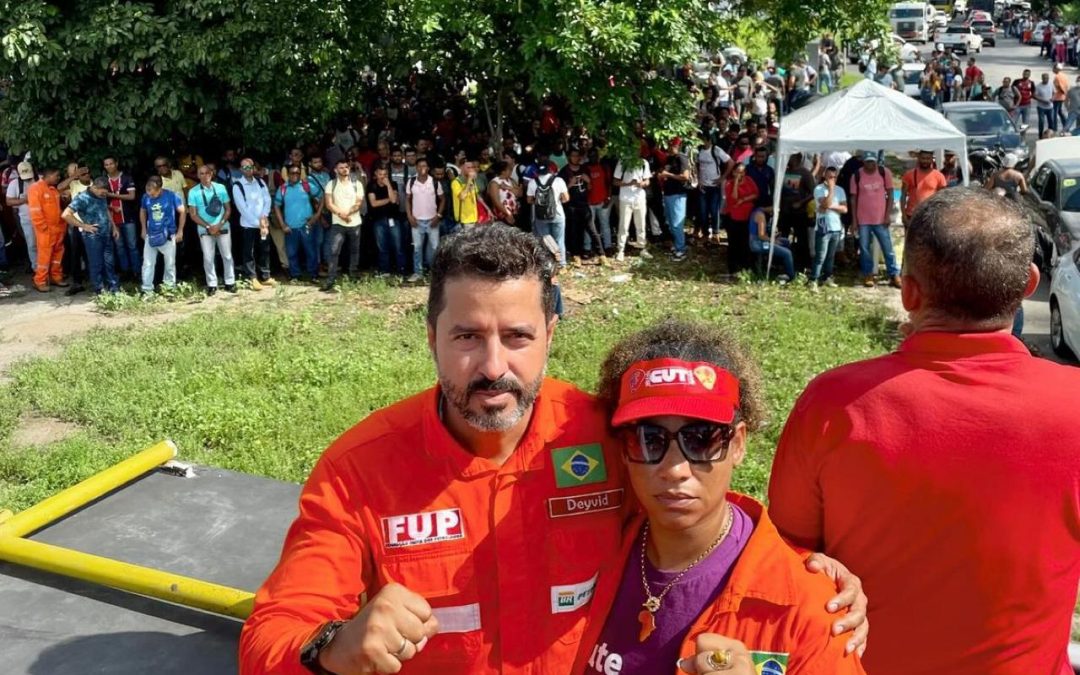 Trabalhadores da Acelen aderem à paralisação convocada pela FUP, Sindipetro-Ba e Siticcan em protesto contra demissões