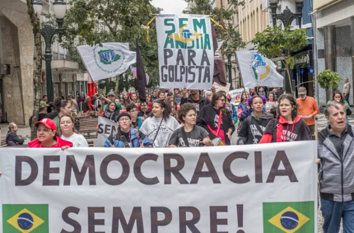 Ditadura nunca mais: Defender a democracia é defender direitos dos trabalhadores