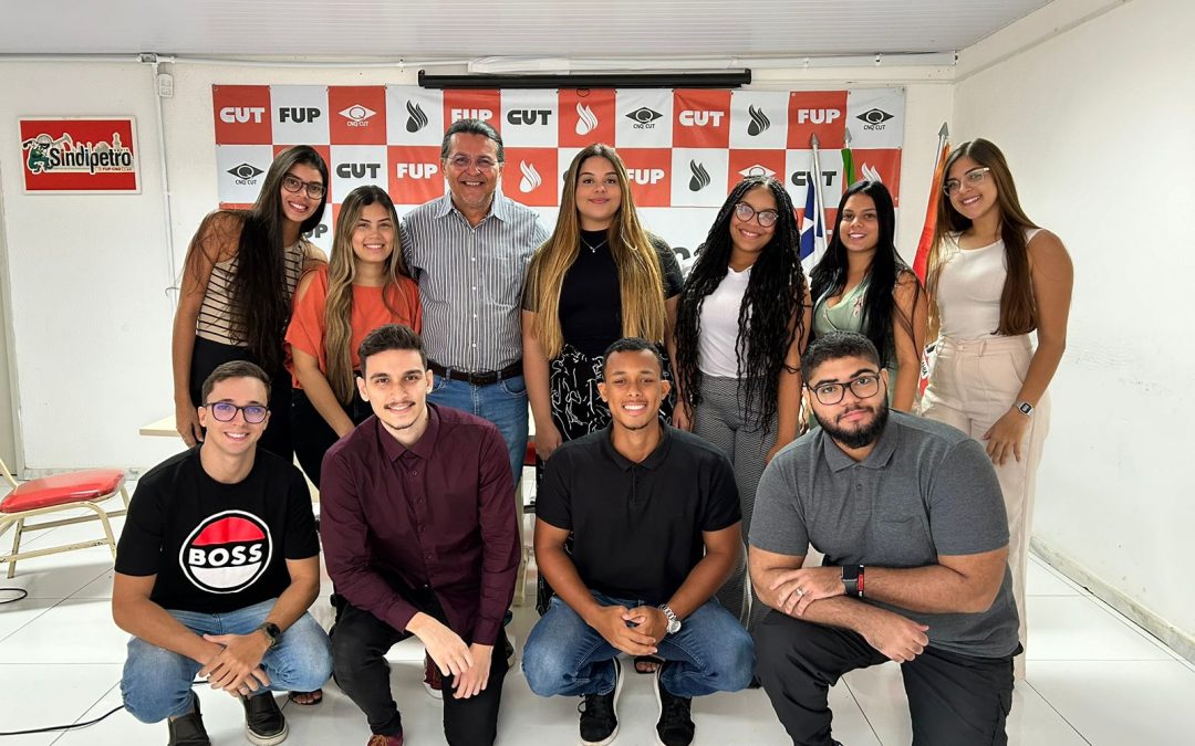 Grupo de estudantes do curso de Direito da Unifacs visita Sindipetro-Ba para conhecer detalhes da atuação sindical