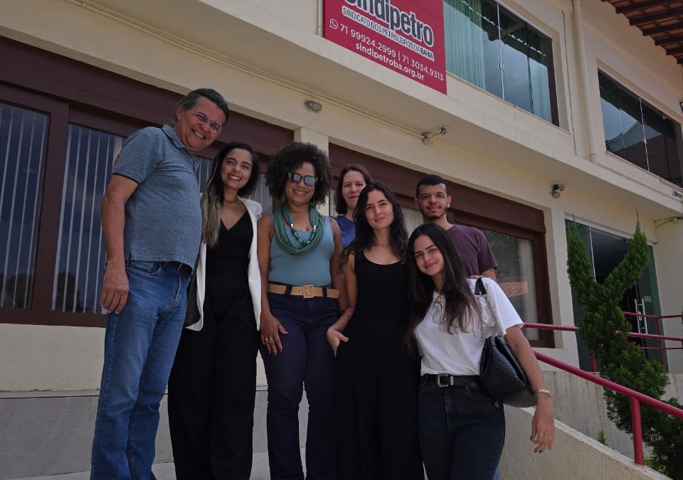Estudantes de Direito da Universidade Católica de Salvador conhecem atuação do Sindipetro-Ba durante visita à sede