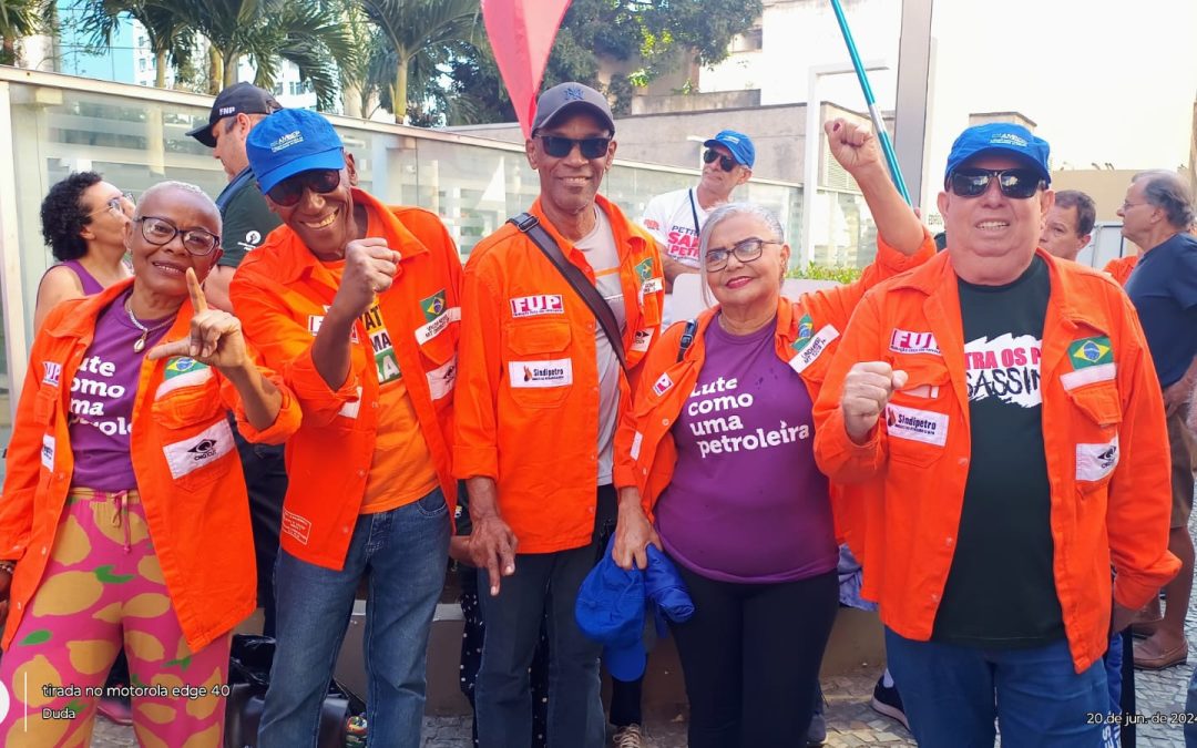 Petroleiros baianos acampam em frente ao Edifício Senado no Rio de Janeiro em protesto contra equacionamentos da Petros