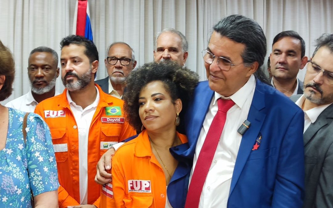 Radiovaldo Costa toma posse na ALBA