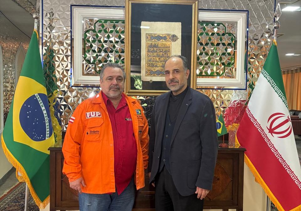 Diretor do Sindipetro Bahia e da FUP se reúne com embaixador do Irã para estabelecer canal de diálogo sobre relações trabalhistas e soberania energética