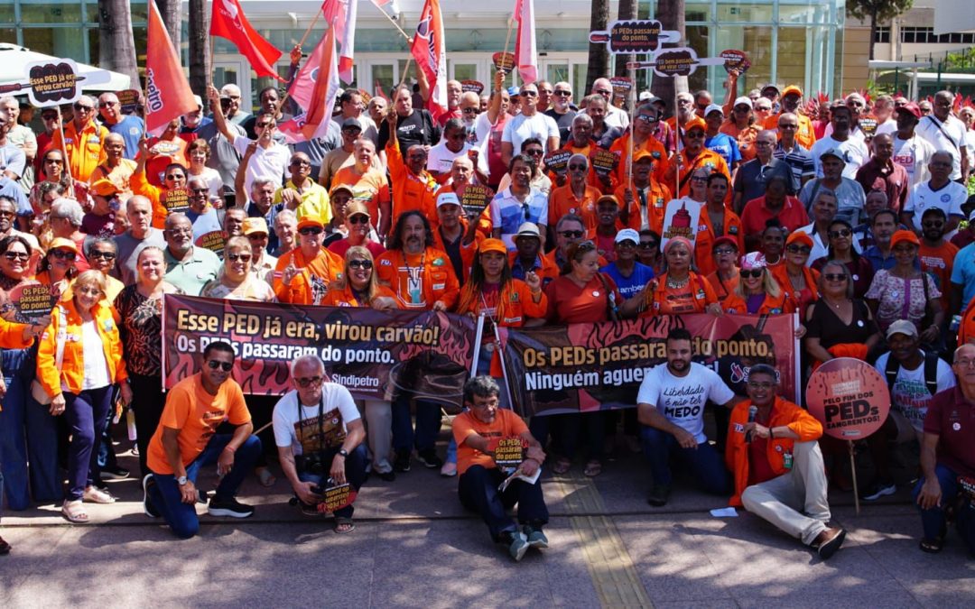 Em dia nacional de mobilização, categoria petroleira protesta contra os equacionamentos da Petros