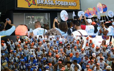 Espaço Brasil Soberano é inaugurado no Rio Vermelho com cortejo para Yemanjá