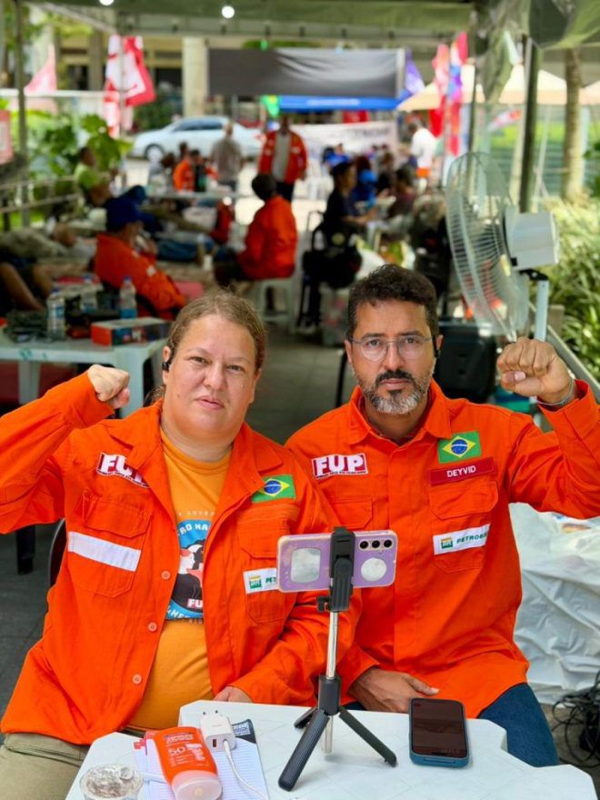 Com a missão de representar a categoria no parlamento, Deyvid Bacelar deixa a coordenação da FUP. Cibele Vieira é primeira mulher a assumir o cargo