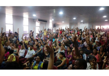 Sindipetro apoia luta dos professores de Camaçari