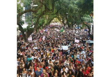 Mulheres mostram sua força em ato histórico que levou multidão às ruas contra o fascismo – elas disseram #EleNão 