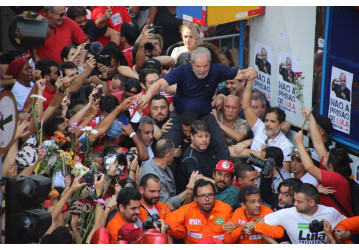 Lula, seremos suas ideias, seus sonhos e suas pernas