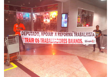 Sindipetro  “recepciona” deputados com protesto contra a reforma trabalhista