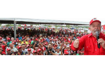 Lula: deveriam perseguir os que estão querendo vender a Petrobrás