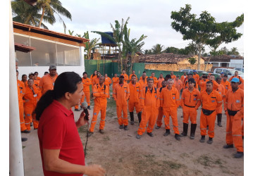 Diretores do Sindipetro se reúnem com trabalhadores da WS, em Cardeal da Silva