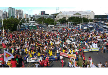 Manifestantes travam região do Iguatemi em protesto contra as reformas da Previdência e Trabalhista