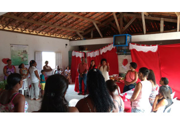 Sindipetro Bahia homenageia as marisqueiras de Passé no Dia das Mães