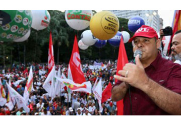 Trabalhadores comemoram suspensão de reforma, mas vão continuar mobilizados