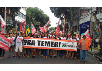 Passeata em Salvador exige FORA TEMER E DIRETAS JÁ!