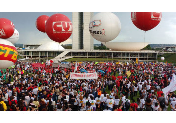 Contra reformas, mais de 150 mil já estão no #OcupaBrasília