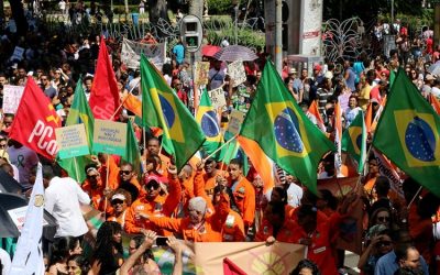 Petroleiros se juntam aos cerca de 70 mil manifestantes em ato pela educação, no centro de Salvador