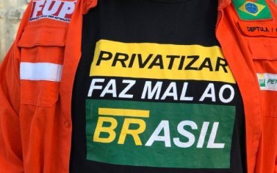 Ato da categoria petroleira no EDIBA contra a privatização do sistema Petrobrás e em defesa da educação no Brasil nessa quarta, 15/05