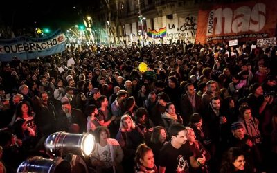 Argentinos vão às ruas contra visita de Bolsonaro: “Seu ódio não é bem-vindo aqui”