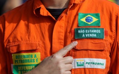 Petroleiros acionam justiça contra mudança no estatuto da Petrobrás que facilita privatização