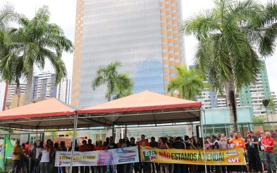 Em defesa das estatais e dos serviços públicos, CUT Bahia realiza ato em frente ao Torre Pituba