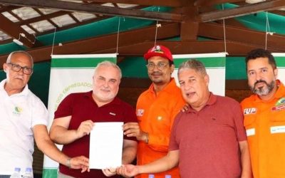 Sindipetro entrega carta ao presidente da Petrobrás, Jean Paul Prates, com reivindicações em encontro com a categoria neste domingo(12)