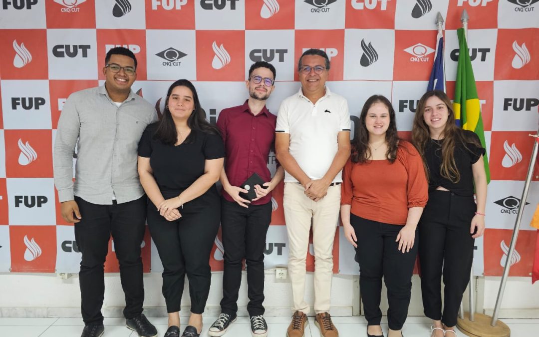 Estudantes de Direito da Unifacs visitam Sindipetro-ba e realizam trabalho sobre o papel da entidade