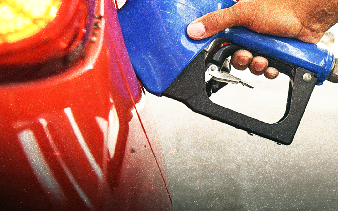 Com o reajuste da gasolina, Acelen segue com política de dolarização dos combustíveis, prejudicando os consumidores baianos