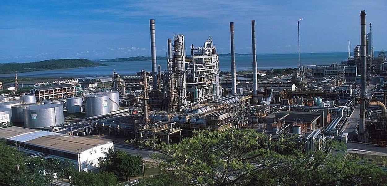 Unidades da Refinaria de Mataripe estão paradas e há risco de faltar combustíveis e GLP na Bahia, segundo denúncia